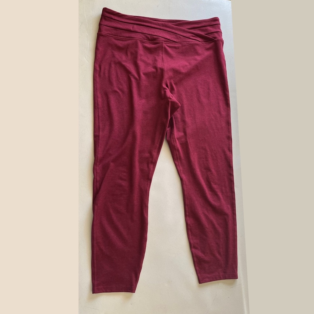 EUC Gaiam 7/8 length yoga pants size XL cabernet red heather